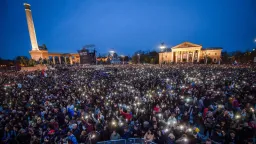 Desetitisíce lidí přišly v Budapešti na koncert na podporu opozice před volbami
