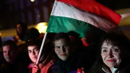 Maďaři se rozhodli pro Evropu, uvedli von der Leyenová a Macron