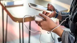 Nabitý telefon vždycky při ruce. Action nabízí značkové řešení za 199 korun