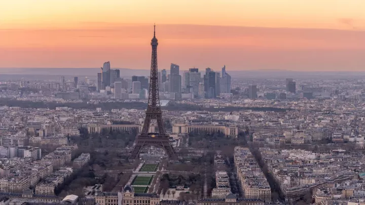 Tajemné schodiště z Eiffelovy věže jde do aukce. Cena vás překvapí