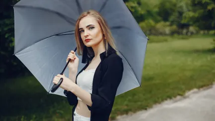 Česko zbičovaly stovky blesků. Meteorologové prozradili, co se bude na nebi dít dál