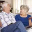 Na mladé tu nesmíte ani promluvit! Podniky zavedly zóny bez seniorů, nevpustí nikoho nad 60 let