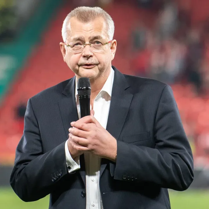 Fotbalová Slavia uzavře Tribunu Sever, Chorý a Douděra jsou vyřazeni z týmu