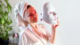 Červené světlo dobývá wellness svět. Funguje opravdu, nebo jde jen o drahý trik?