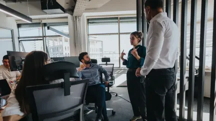 Kdy se firmám vyplatí outsourcing marketingu a kdy je lepší mít svůj tým?