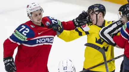 Výhra Norů nad Švédy 3:2 dala na MS českým hokejistům postupovou jistotu