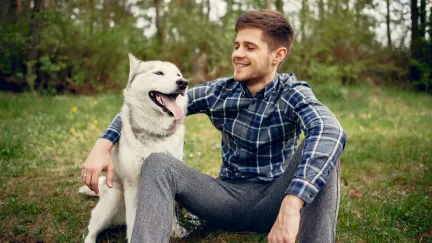 Neseberete po psovi, bez pardonu vás vyhodí z bytu. Měla by podobná pravidla platit i u nás?