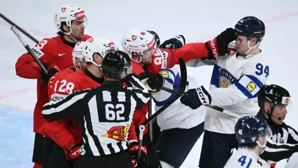 Hokejisté Švýcarska porazili Finsko 4:2 a v základní skupině neztratili ani bod