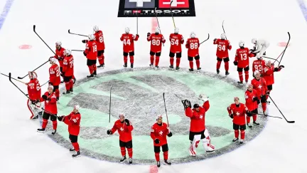 Hokejisté Švýcarska na domácím MS přehráli Nory 6:0 a jsou prvním finalistou