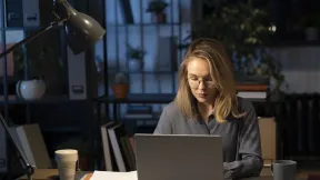 woman-using-laptop