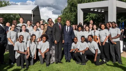 Macron v Paříži odhalil památník obětem rwandské genocidy