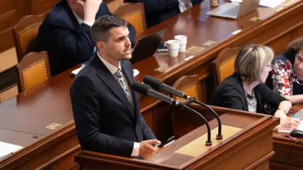 Poslanci se přeli kvůli nepřítomnosti ministrů při sněmovních interpelacích