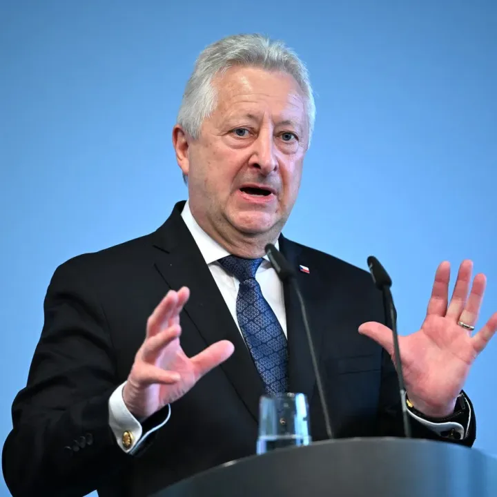 Ministr Zůna žádá pro příští rok navýšení výdajů na obranu na dvě pct HDP