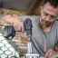 Den otců z krku. Action prodává výkonnou aku vrtačku s 30 kusy příslušenství za pár stovek