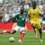 Mexičtí fotbalisté porazili Jihoafričany 2:0, premiéra MS přinesla tři vyloučené