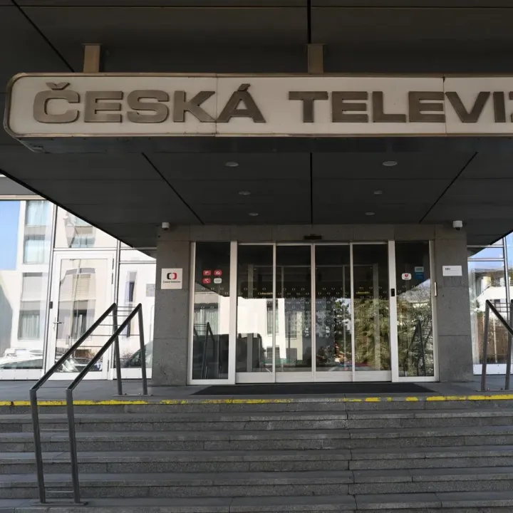 ČT a ČRo odhadují, že by po změně financování mohly propustit až 700 lidí