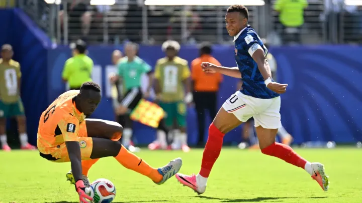 Francie porazila Senegal 3:1, Mbappé se stal nejlepším reprezentačním střelcem