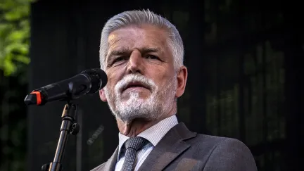 Summity NATO trpí snahou nenahněvat USA, míní prezident Pavel
