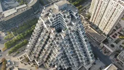 Tohle není sci-fi. V Číně postavili bytový dům, který vypadá jako obří pyramida