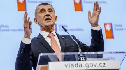 Vláda by měla stanovit, kdo pojede na summit NATO, probere i veřejné finance