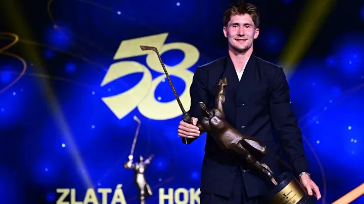 Martin Nečas: Zlaté hokejky si moc cením, jako malý jsem na vyhlášení koukal každý rok