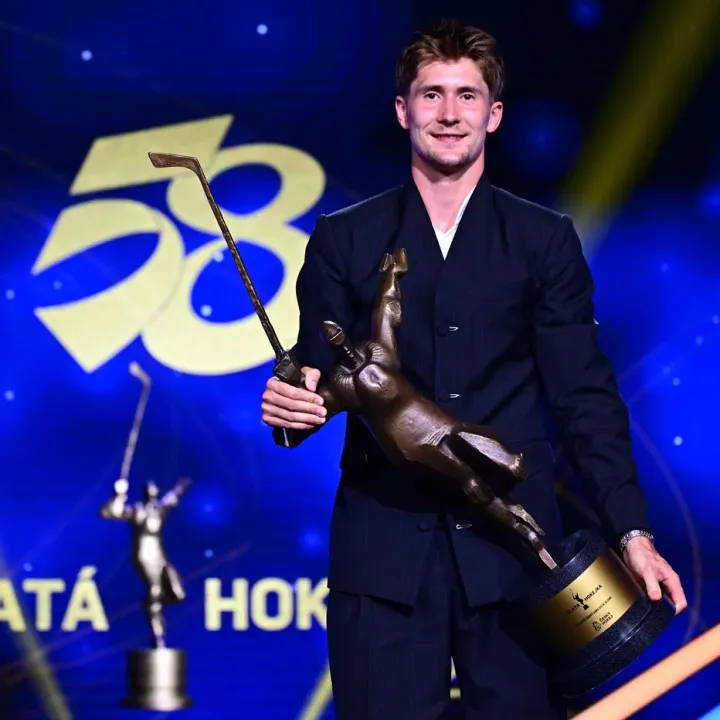 Martin Nečas: Zlaté hokejky si moc cením, jako malý jsem na vyhlášení koukal každý rok
