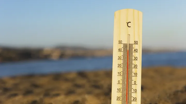 Meteorologové varují: O víkendu sežehnou Česko teploty ohrožující zdraví, absolutní rekord je v ohrožení