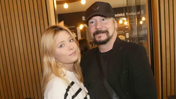 Bohuš Matuš vystřihl bizarní čelem vzad: "Milujeme se a nenecháme si to od vás zničit"