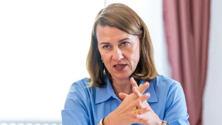 Radní Prahy 3 vypověděli nájem šéfce úřadu vlády Bartha, porušila podmínky