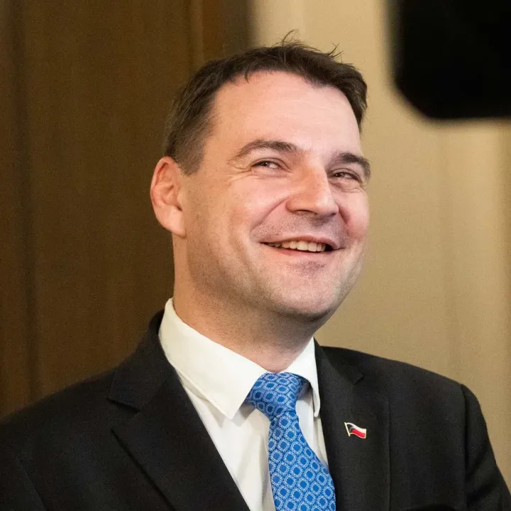 Macinka označil verdikt ÚS o summitu za pokus o puč, Pavla akredituje ve čtvrtek