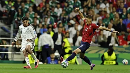 Čeští fotbalisté prohráli na MS s domácím Mexikem 0:3 a ze skupiny nepostoupili