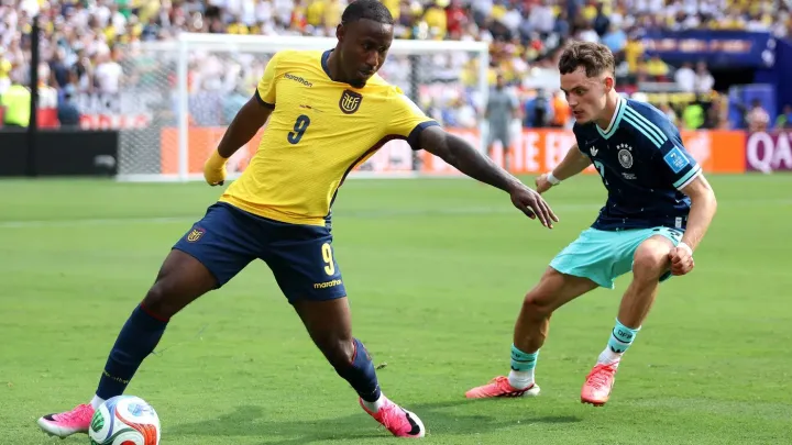 Fotbalisté Ekvádoru na MS porazili Německo 2:1 a zajistil si postup do play off