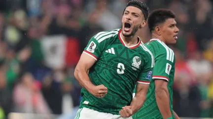 Fotbalisté domácího Mexika porazili Ekvádor 2:0 a postoupili do osmifinále MS