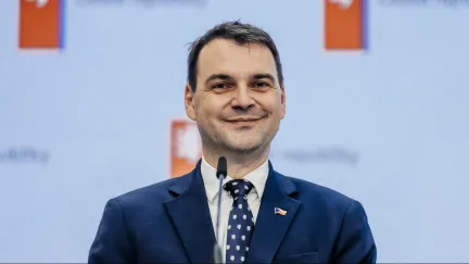 Prezident mandát pro summit NATO určitě dostane, řekl Macinka