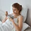 Dejte si pár lžic hodinu před spaním. Zrychlí noční metabolismus a zažene chuť na sladké