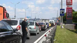 Palivová krize v Rusku nabírá bizarní směr. Řidiči kupují zázračné tablety