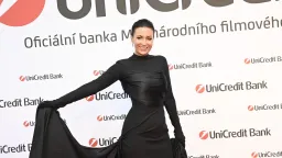 Tak odvážné modely se jen tak nevidí. Luxusní party ve Varech přinesla módní podívanou roku