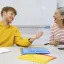 Lidé, kteří umí dva jazyky, podle vědců stárnou pomaleji. Rozdíl může být překvapivě velký