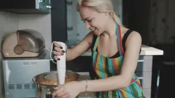 Jinde tisíce, tady stovky. Action láká na značkové vybavení do kuchyně za směšné ceny