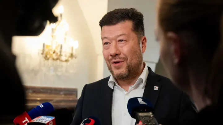 Okamuru do Číny doprovodí 40 firem, jednat chce o leteckém spojení či vízech