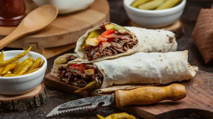Kebab doma, co chutná jak od profíků? Jde to! Z tohohle receptu je celosvětový hit. A právem