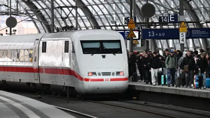 Rychlovlak v Německu udělal neplánovanou zastávku, protože došel toaletní papír