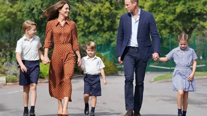 William s Kate prozradili jednoduchý trik, jak udržet děti v klidu na veřejnosti. Zvládne ho každý rodič