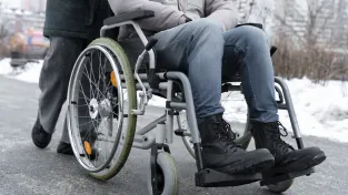 Žena se 15 let starala o svého postiženého manžela. Potom se dozvěděla hroznou pravdu! Jediný okamžik jí převrátil život vzhůru nohama