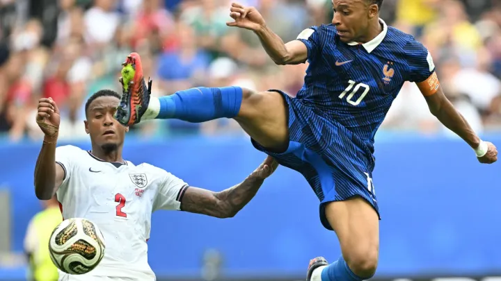 Anglie zvítězila v boji o bronz proti Francii 6:4, Saké má hattrick, Mbappé je rekordman