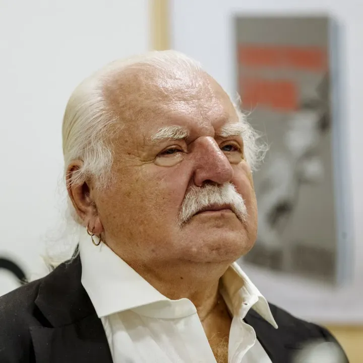 Česká kultura ztrácí výraznou osobnost, reagují politici na Knížákovo úmrtí