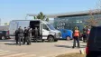Policie kvůli výhrůžce bombou kontroluje stovky úřadů a obchodních center v zemi
