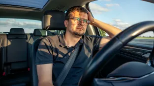 Trik, který by měl znát každý řidič: Rozpálené auto lze ochladit za deset vteřin a bez klimatizace