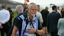 Svět žasne nad českým prezidentem: Pavel v neděli fotil Formule 1 a psalo se o tom až za oceánem