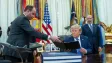 Trump chce znovu omezit nabývaní amerického občanství narozením se v USA